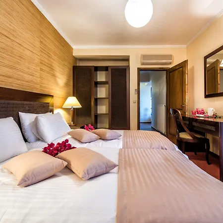 St John & 5* Plános