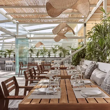 Otel St John & Plános