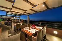 St John & Hotell Plános